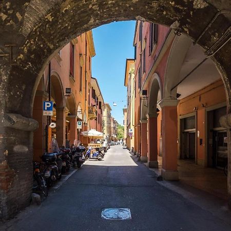 A Pochi Passi Dalla Finestrella Di Via Piella By Wonderful Italy Apartment Bologna Bagian luar foto